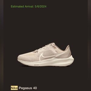 Nike women’s Pegasus 40 running sneakers size 7.5 wide - like new, worn once
